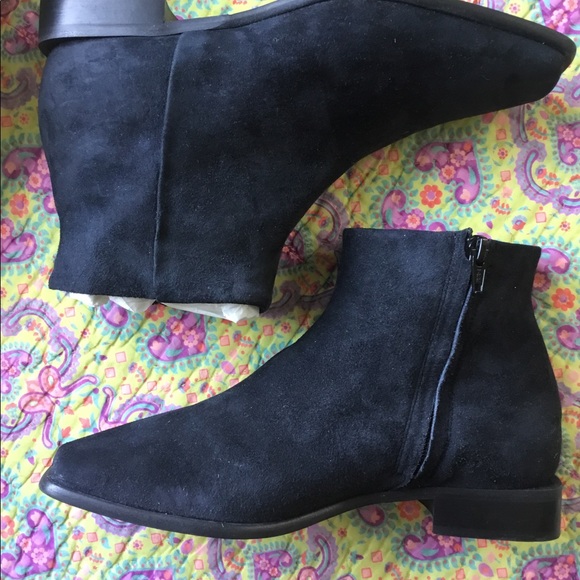 Like new! Square toe and heel Italian designer black suede boot size 39 - Picture 3 of 6